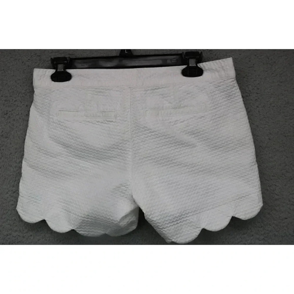 Lilly Pulitzer Women's White Scalloped Buttercup Shorts-Size 0-Pockets - Picture 8 of 10